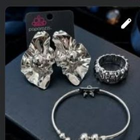 Chic Jewelry piece